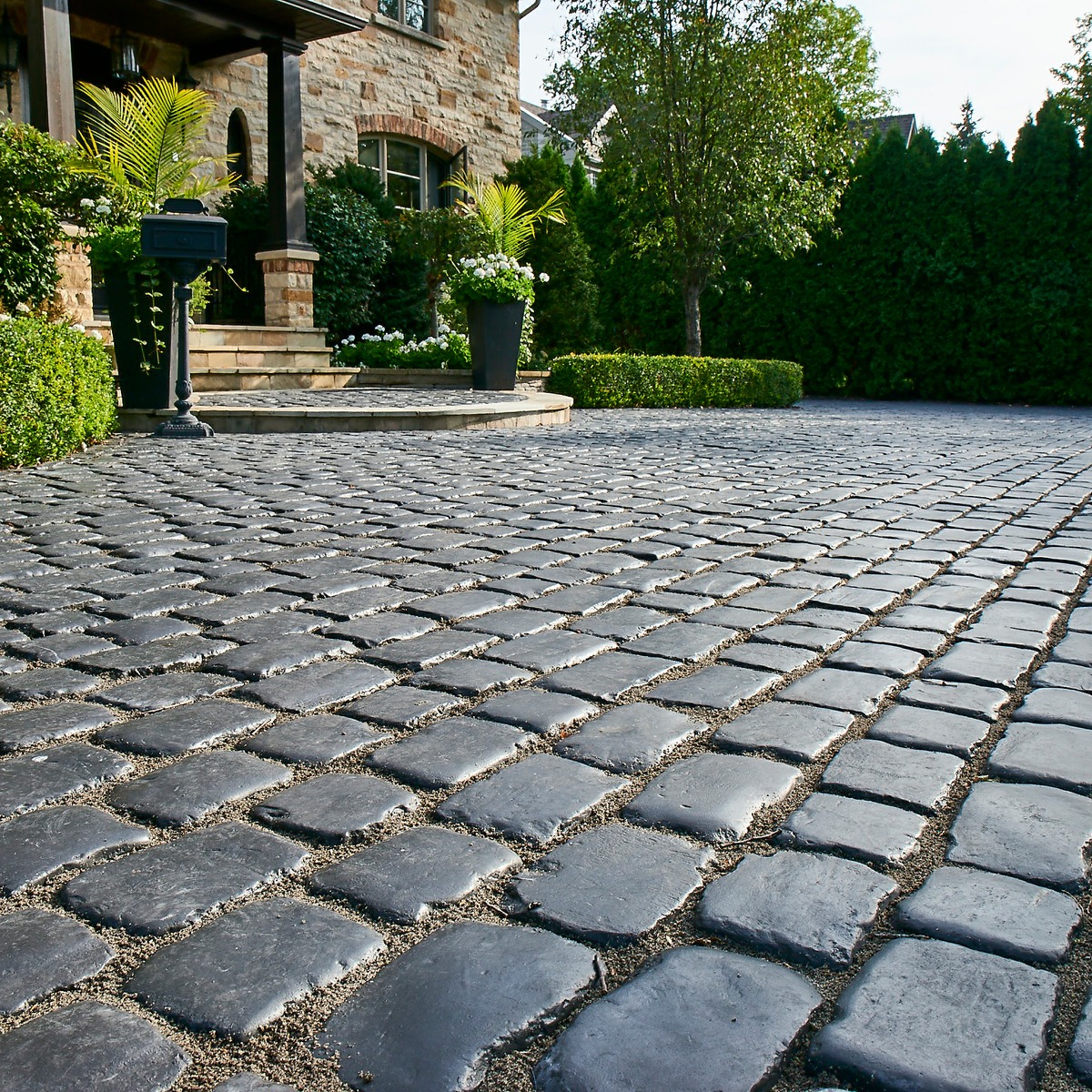 Courtstone paver driveway in Basalt