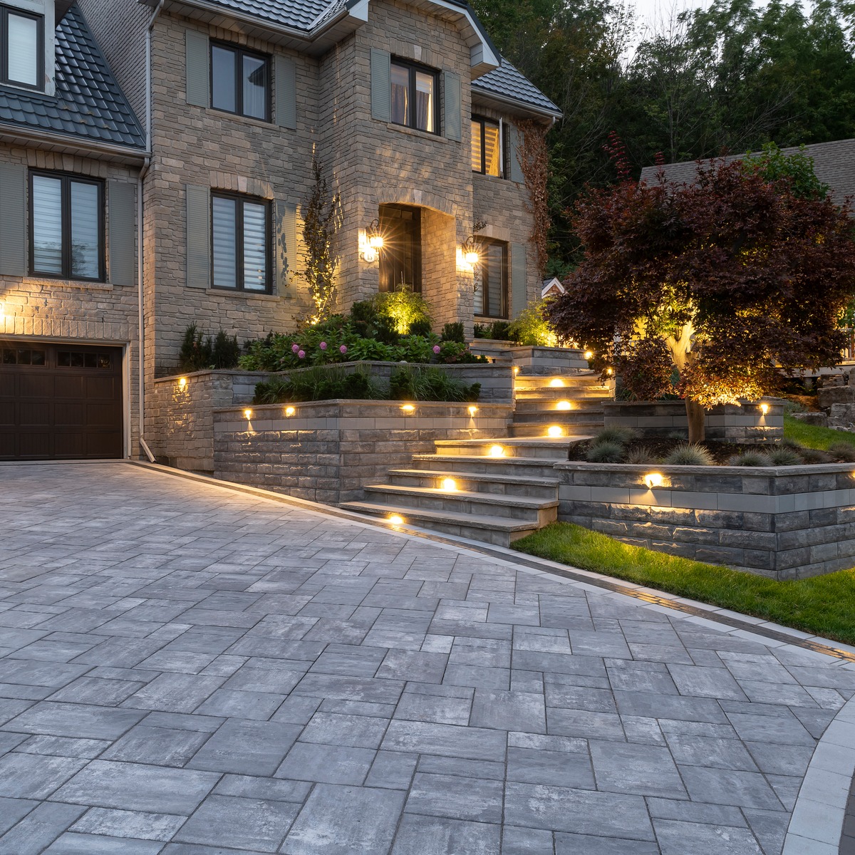 Outdoor driveway pavers