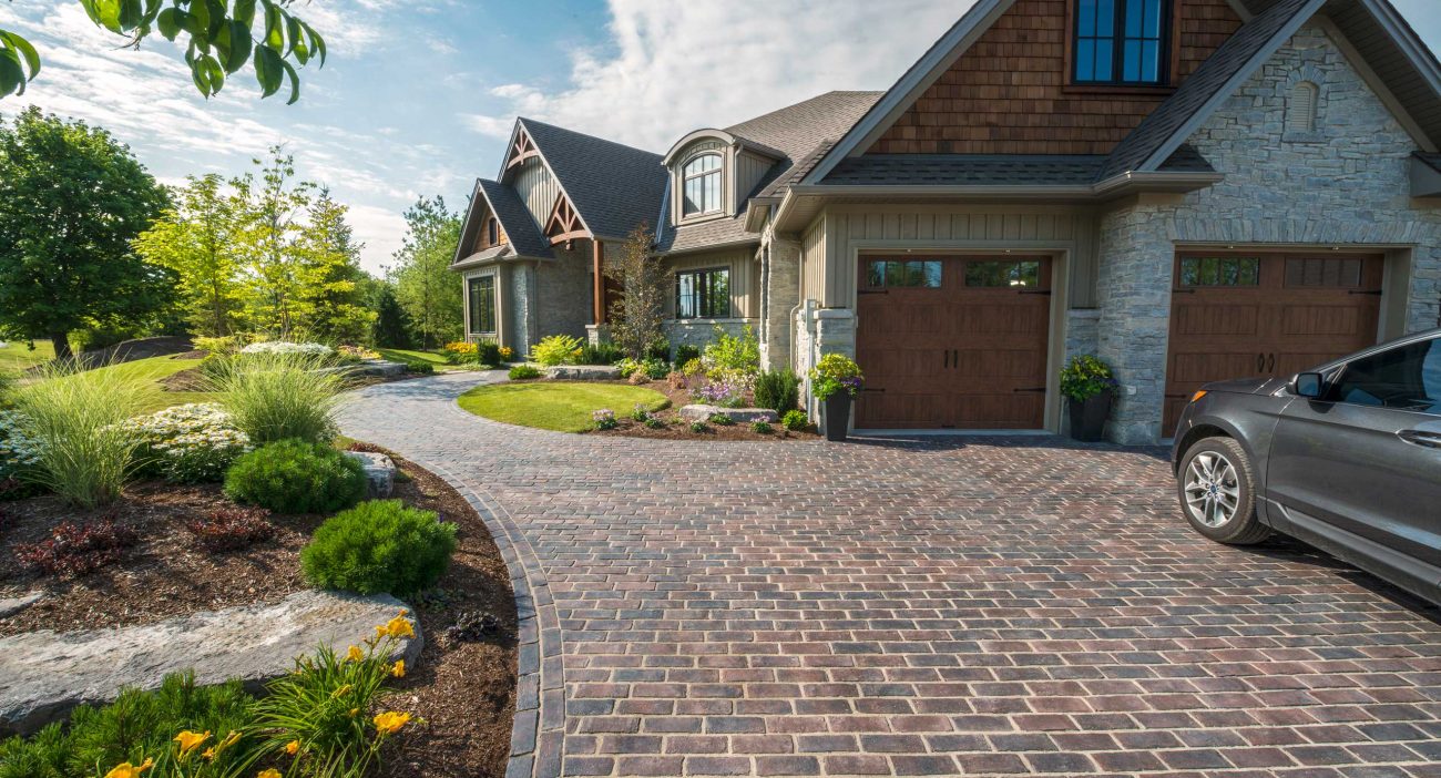 Curved Interlocking Paver Driveway with Boarders