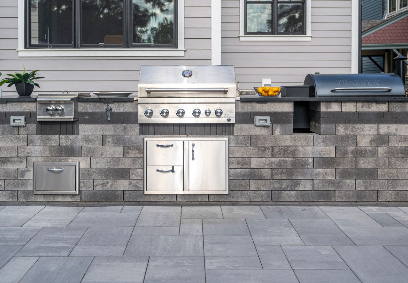 Outdoor Kitchen Island with Built in Grill