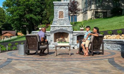 Material Choices for Outdoor Fireplaces 2311