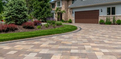 Interlocking Curved Unilock Driveway with Boarders