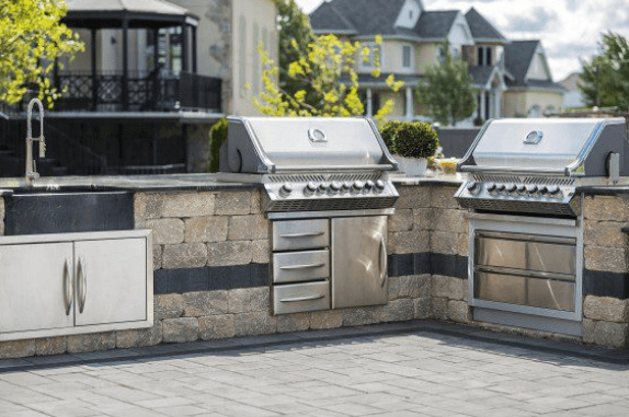 Designing the Perfect Outdoor Kitchen: Materials - Unilock