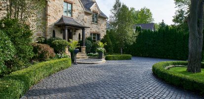 Unilock driveway made of Courtstone Elegance heritage pavers