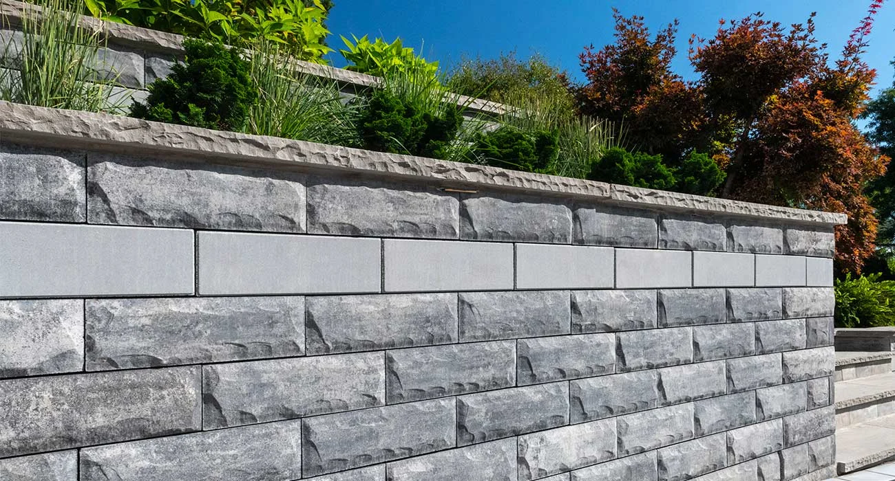 Retaining wall and vertical features with U-Cara inspiration