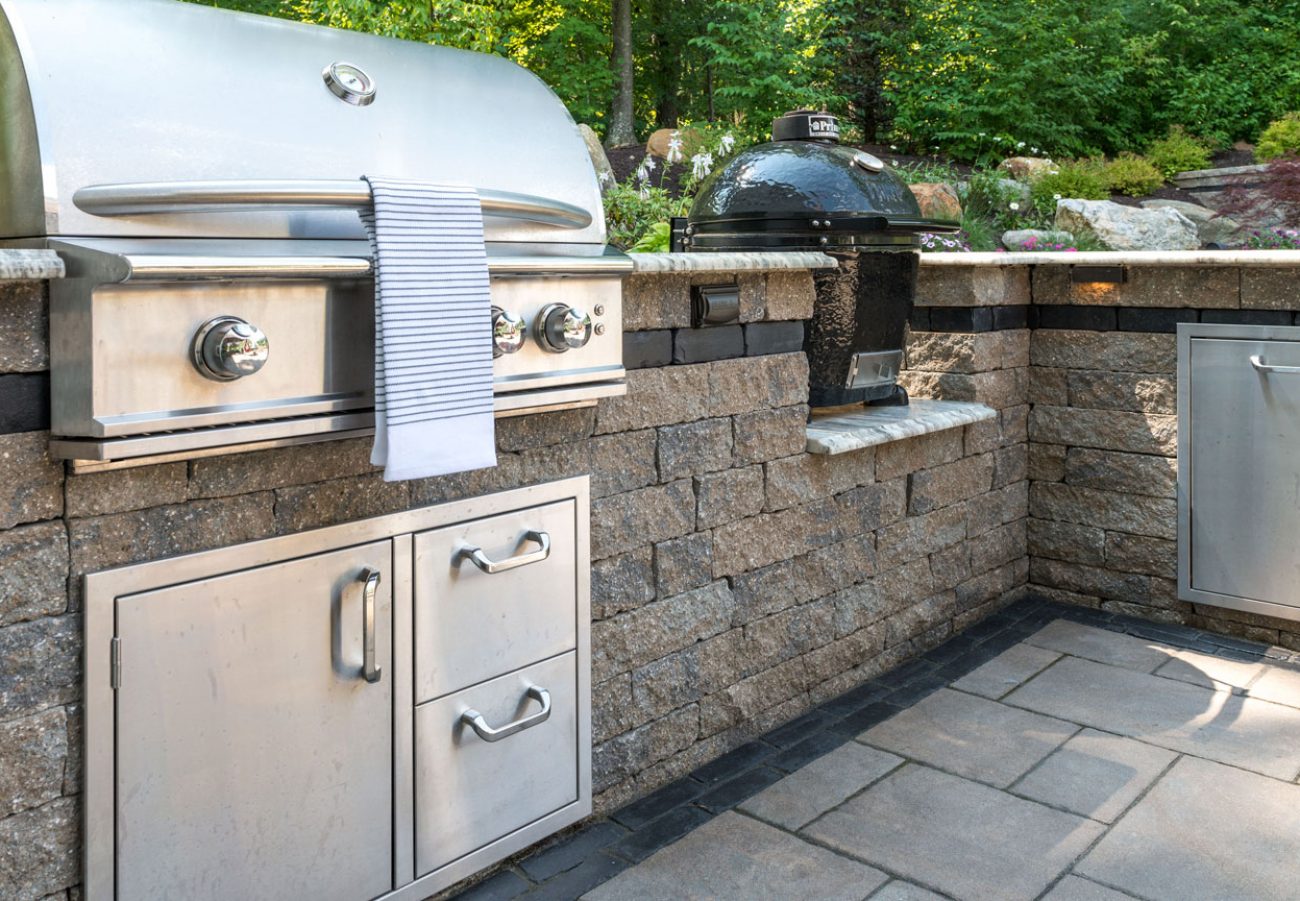 Outdoor kitchen built with antiqued wall | Unilock