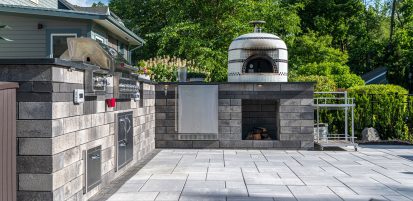 Outdoor L-Shaped Kitchen with Pizza Oven and Built in Grill