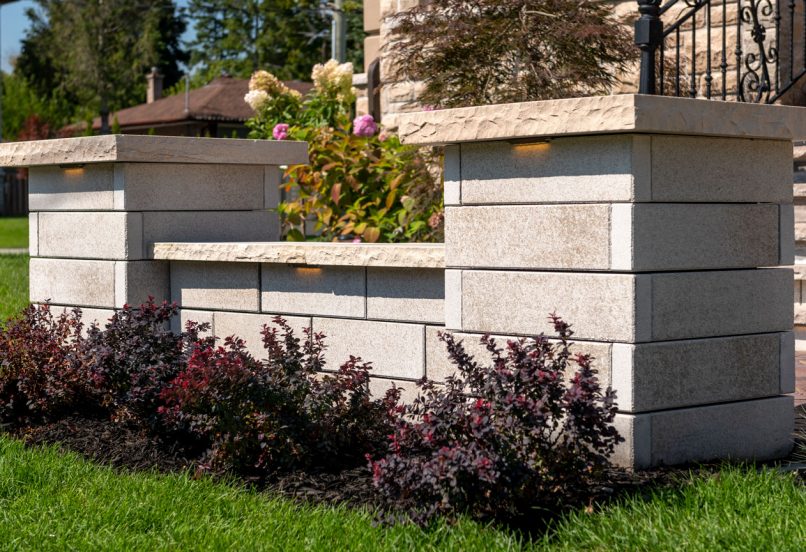 U-Cara Pillar and Retaining Wall with Pillar Caps