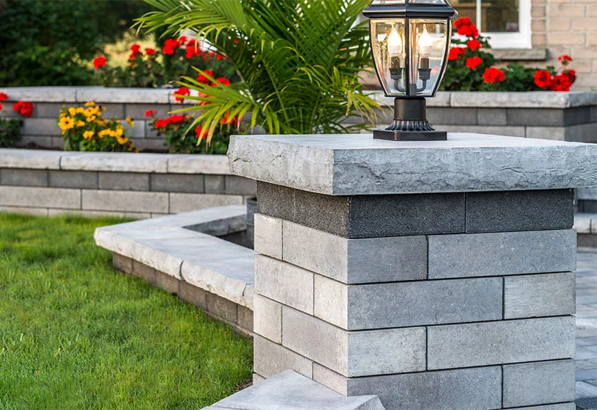 Decorative Unilock Lineo Dimensional Pillar with Pillar Cap