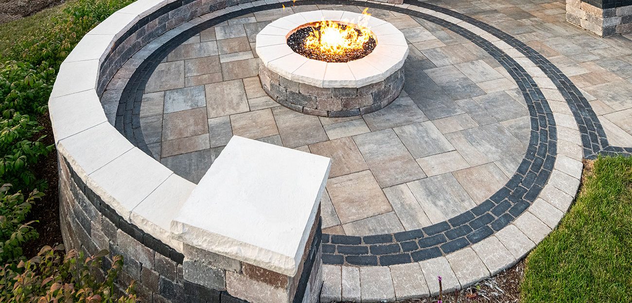 【Bristol】【UNDER LAYER 】【希少】【超ビッグロゴ】 BRISTOL VALLEY® Pavers | Unilock Ohio