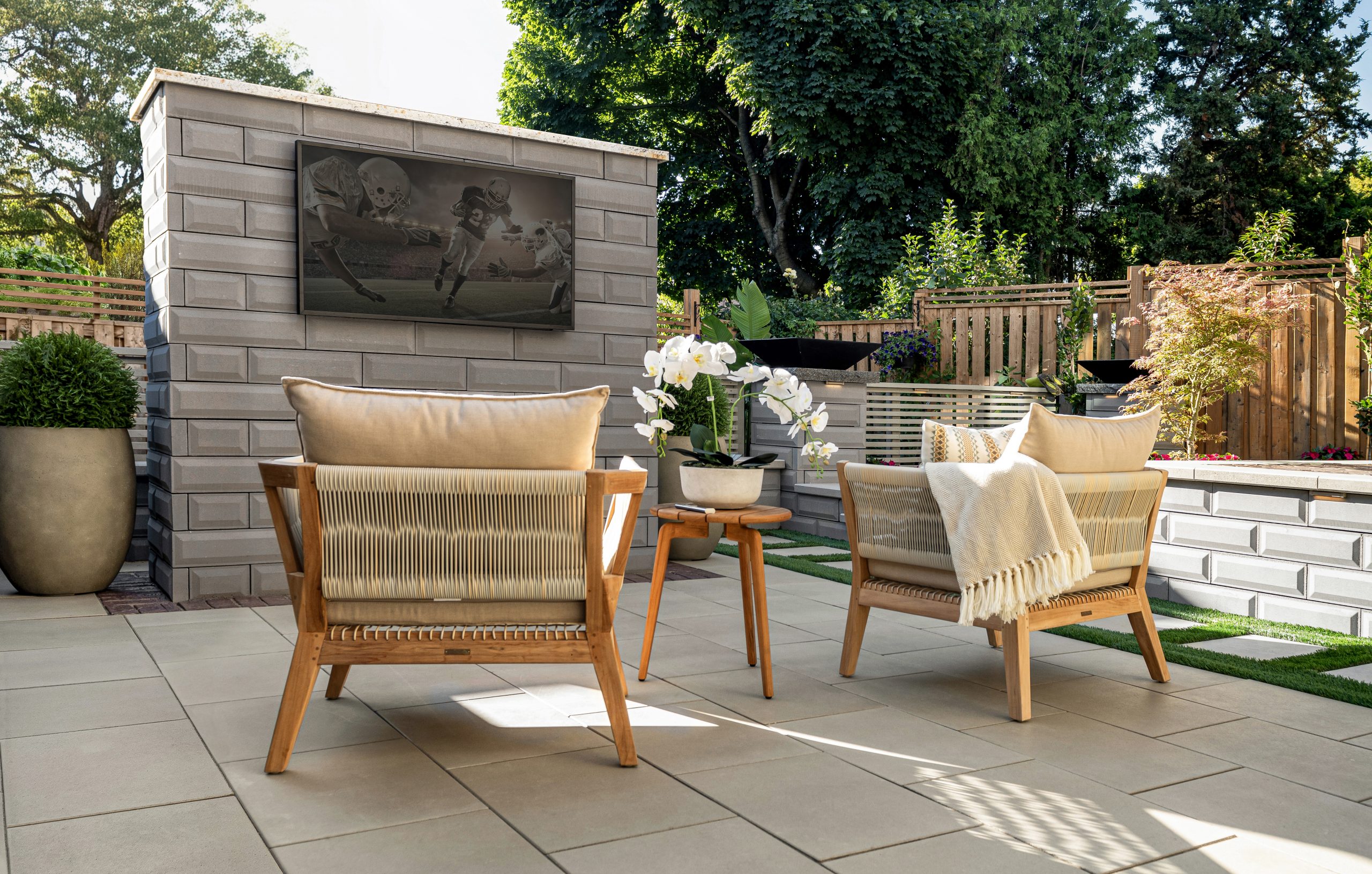 U-Cara Wall System on an Outdoor Paver Patio