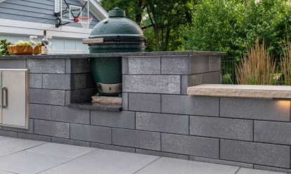 Outdoor kitchen and paver patio hardscaping