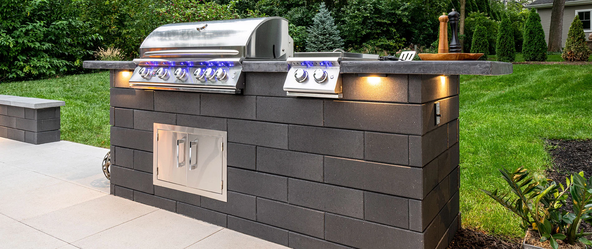 Outdoor kitchen on paver patio
