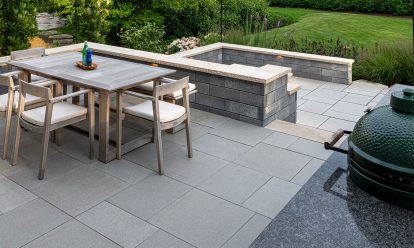 Paver patio with hardscaping