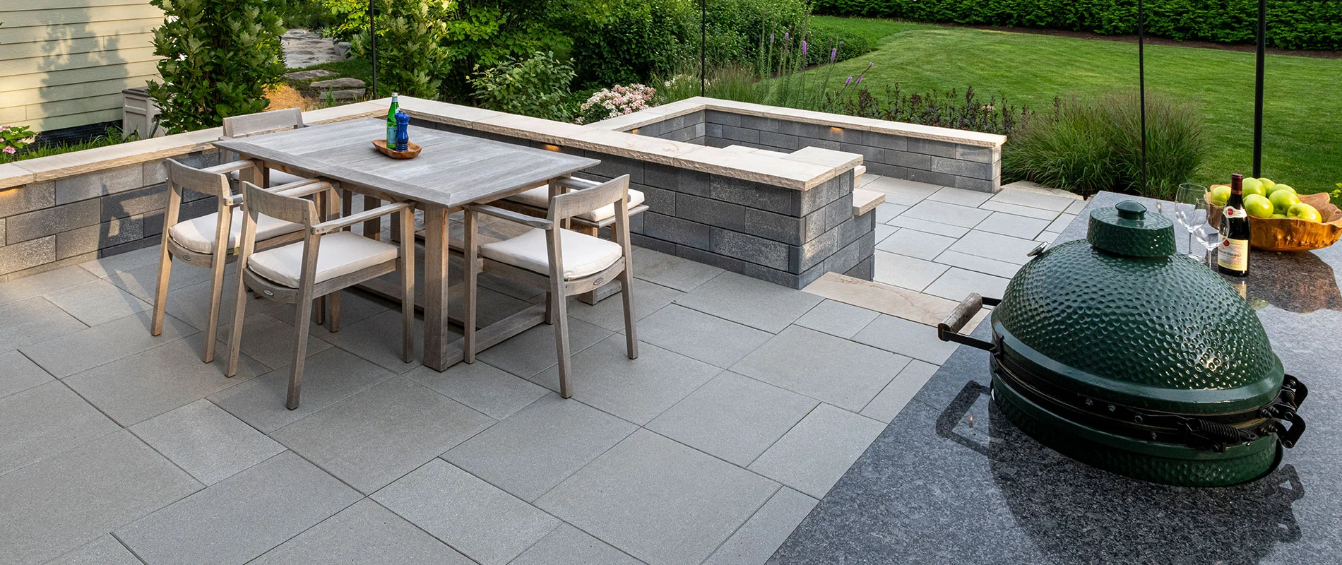 Paver patio with hardscaping