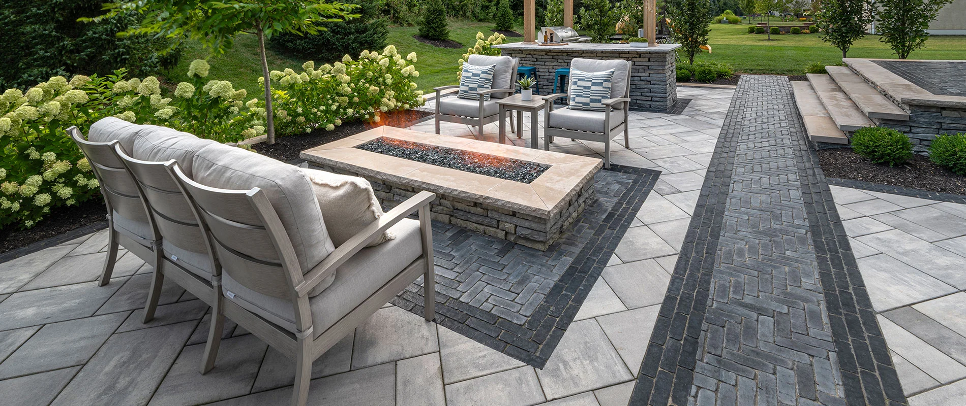 Paver patio with hardscaping and seating