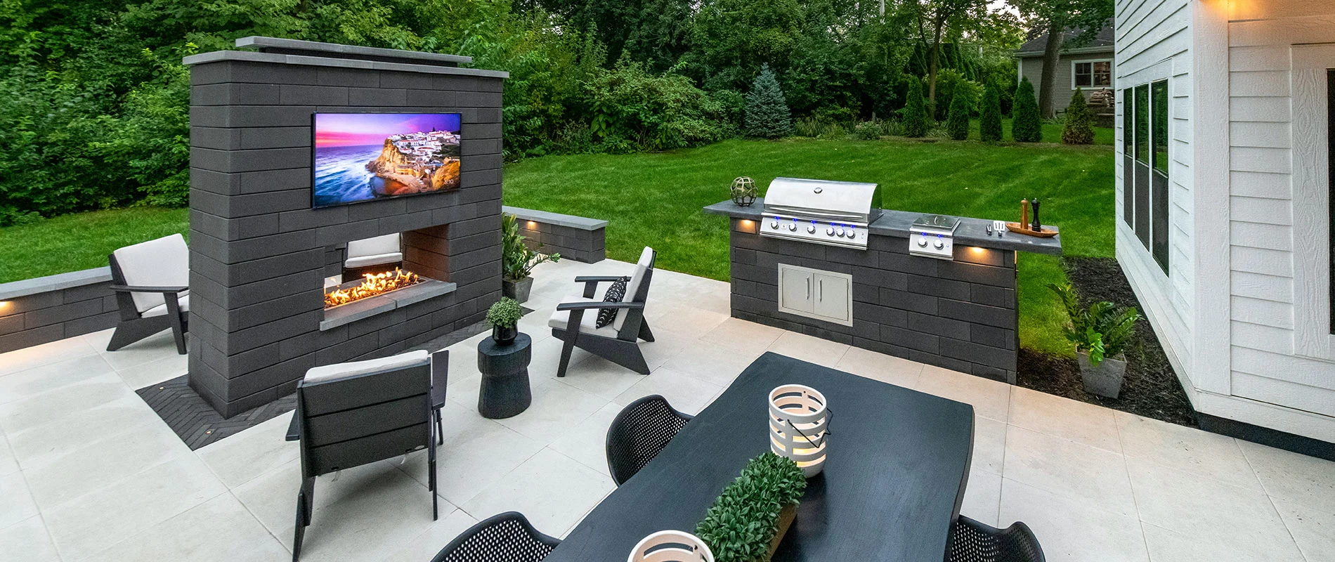 Paver patio with hardscaping elements