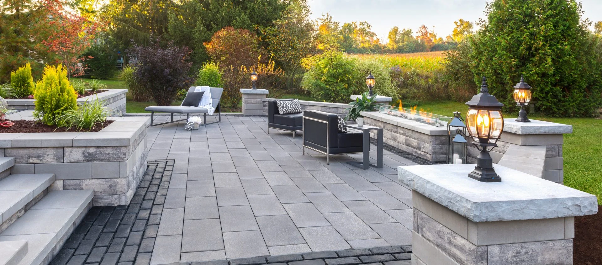Paver patio inspiration with fire pit