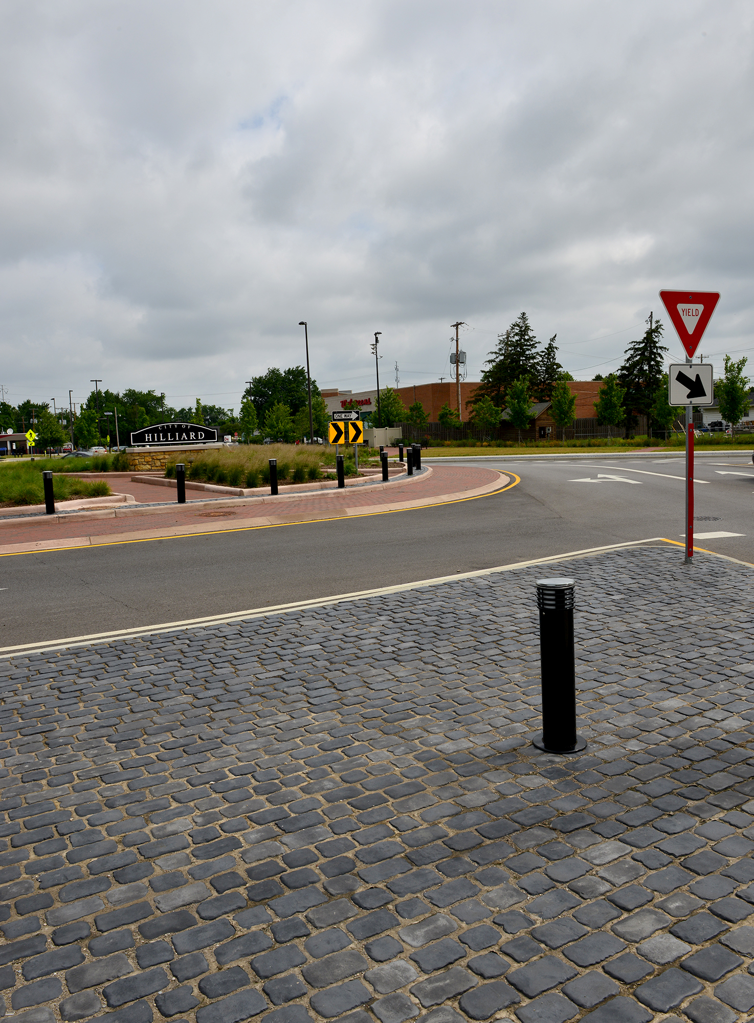 Pavers used in the central island of the roundabout visually contrast with two-toned Courtstone pavers on the outside of the circle.