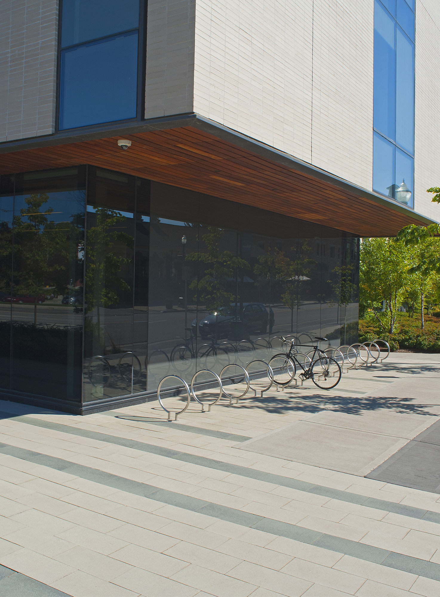 Bake racks along the glass exterior of CIGI building on Umbriano paving bed with softscaping.